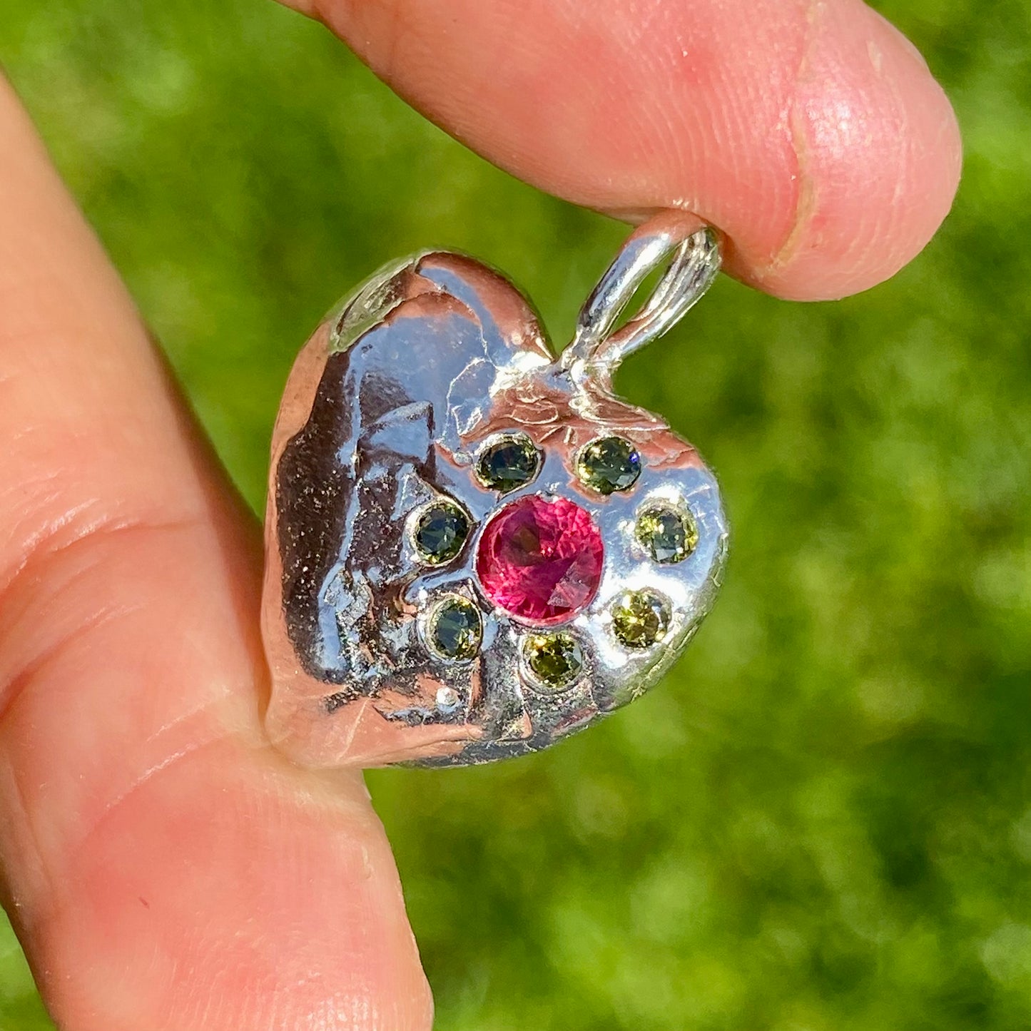 Full Bloom Heart Pendants are a collection of two handcrafted pendants, each blossoming with vibrant gemstones. Choose between a cheerful yellow and pink combination or a festive red and green pairing. Each pendant features eight sparkling stones, ready to capture your heart.