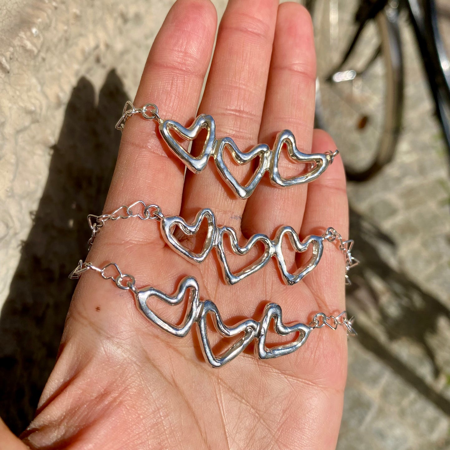 Full of Love Necklace is made from sterling silver, featuring a chain entirely composed of tiny heart-shaped links. The total length is 41 cm.