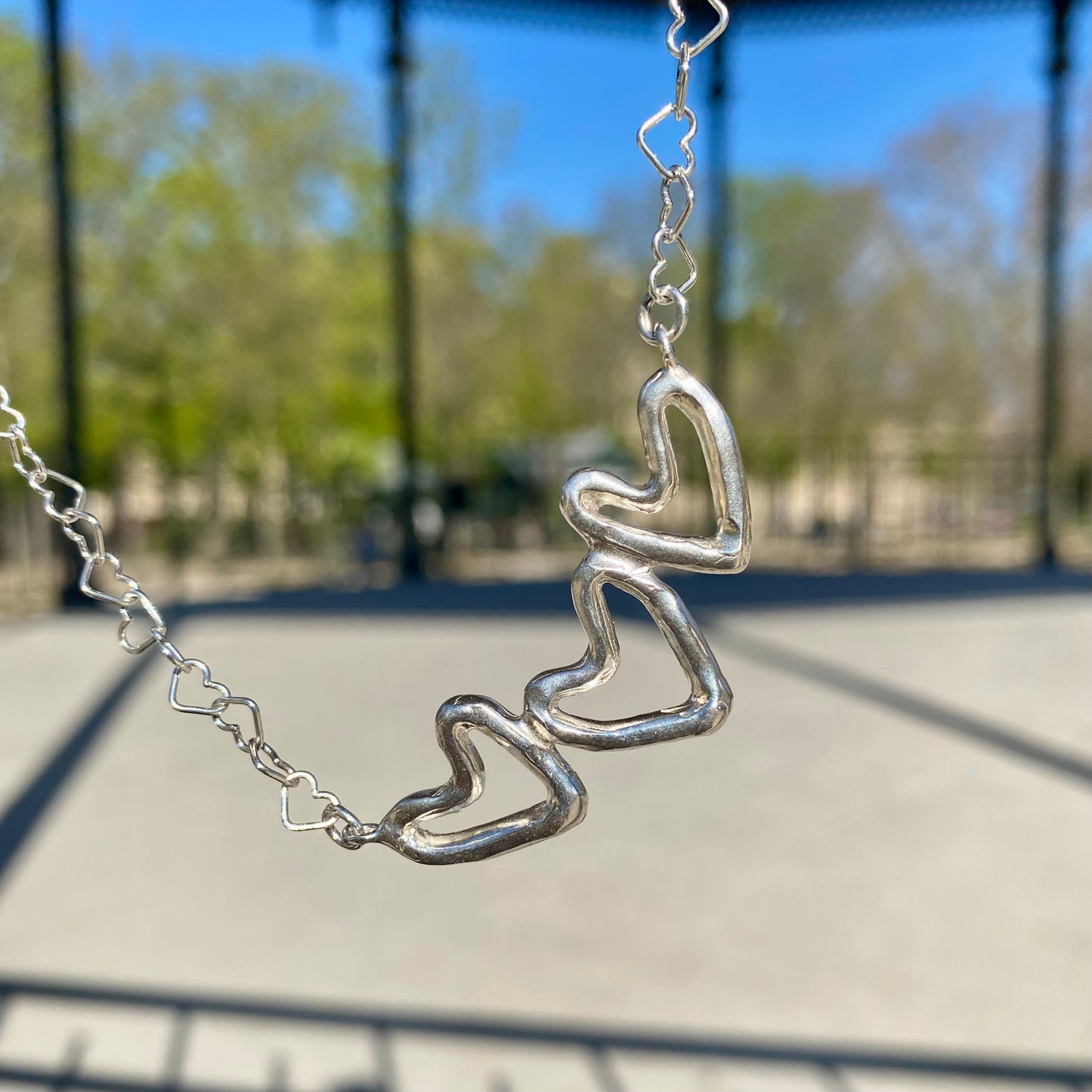 Full of Love Necklace is made from sterling silver, featuring a chain entirely composed of tiny heart-shaped links. The total length is 41 cm.