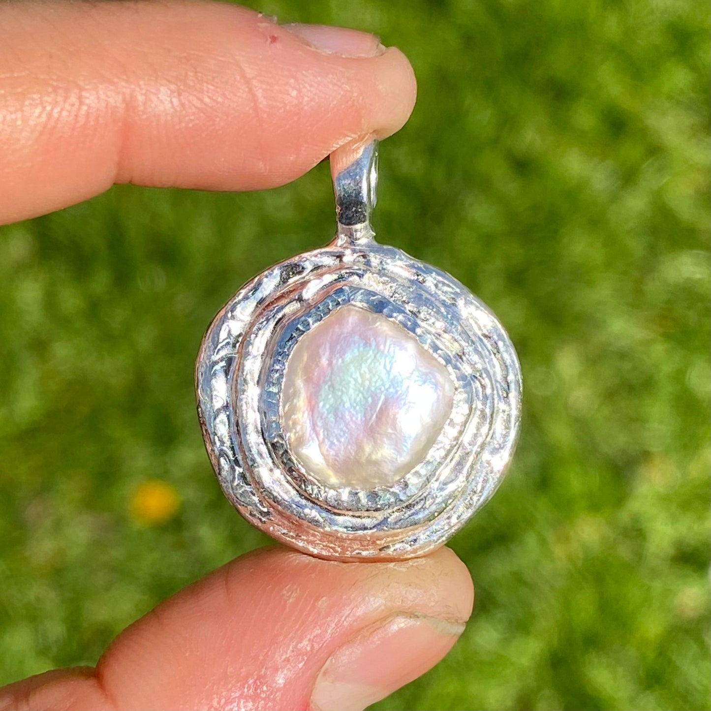 Mimpi pendant One in picture.