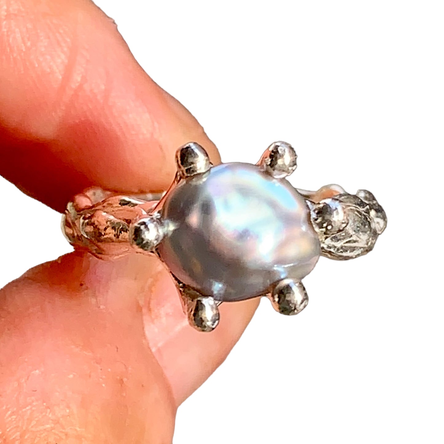 Grey Keshi Ring is made of sterling silver with gorgeous Grey Keshi Pearl stone that's totally eye-catching. The ring comes in two sizes, size L 1/5 or 5 7/8 and M or 6.