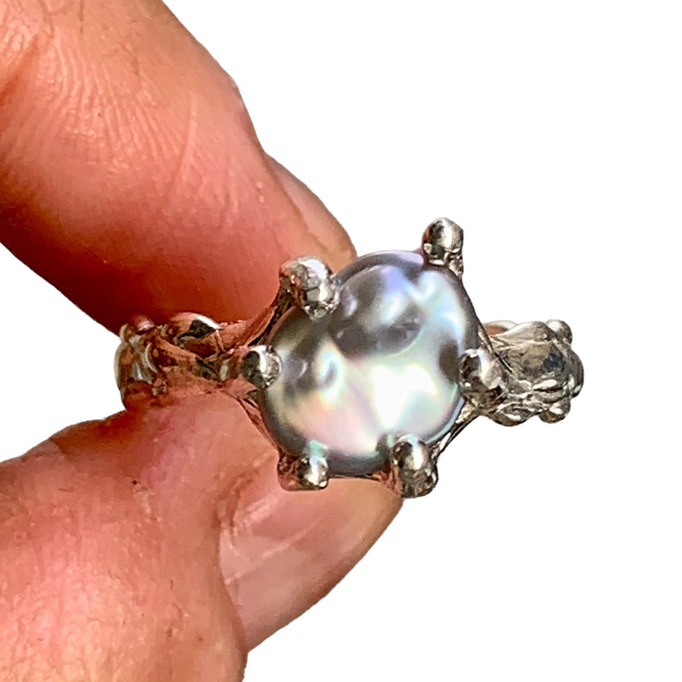 Grey Keshi Ring is made of sterling silver with gorgeous Grey Keshi Pearl stone that's totally eye-catching. The ring comes in two sizes, size L 1/5 or 5 7/8 and M or 6.