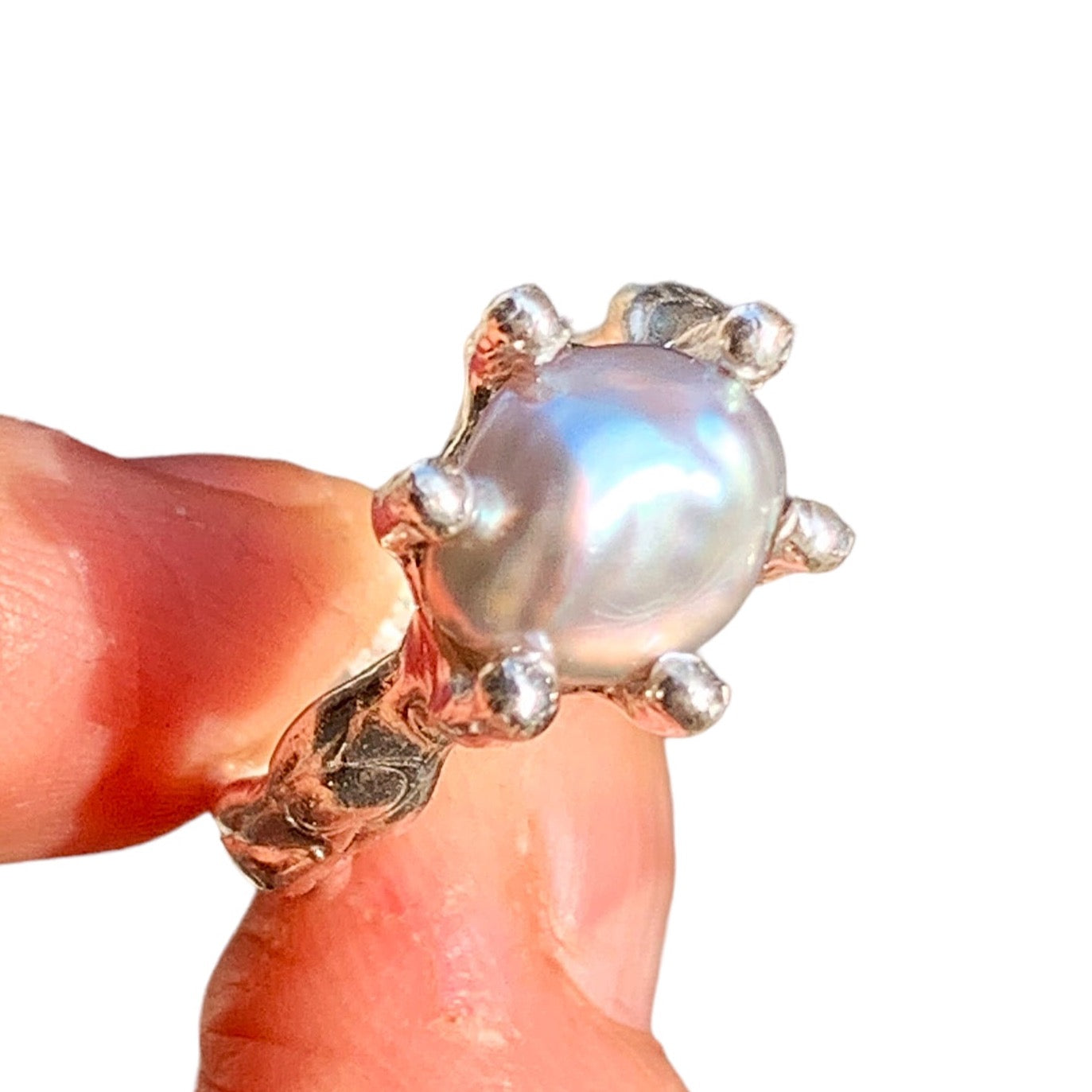 Grey Keshi Ring is made of sterling silver with gorgeous Grey Keshi Pearl stone that's totally eye-catching. The ring comes in two sizes, size L 1/5 or 5 7/8 and M or 6.