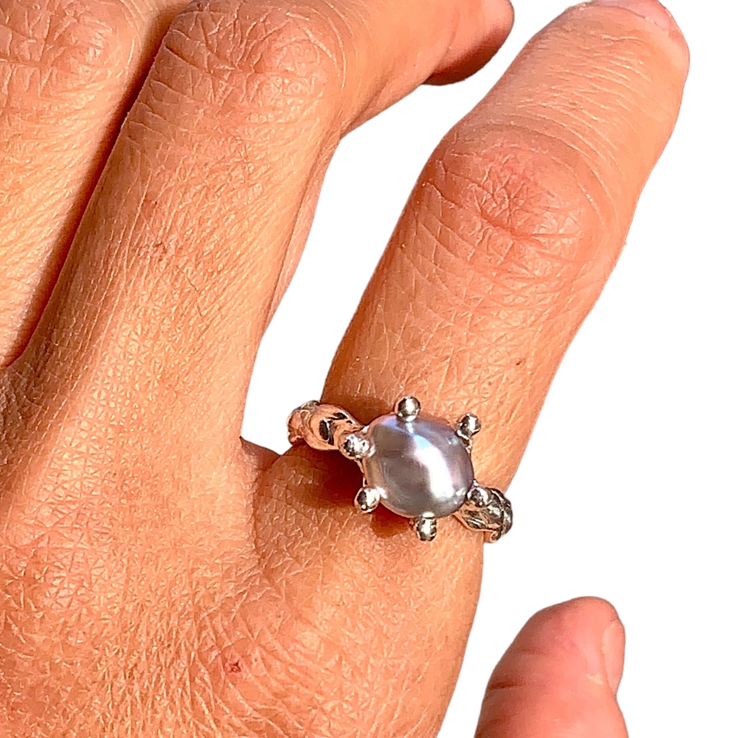 Grey Keshi Ring is made of sterling silver with gorgeous Grey Keshi Pearl stone that's totally eye-catching. The ring comes in two sizes, size L 1/5 or 5 7/8 and M or 6.