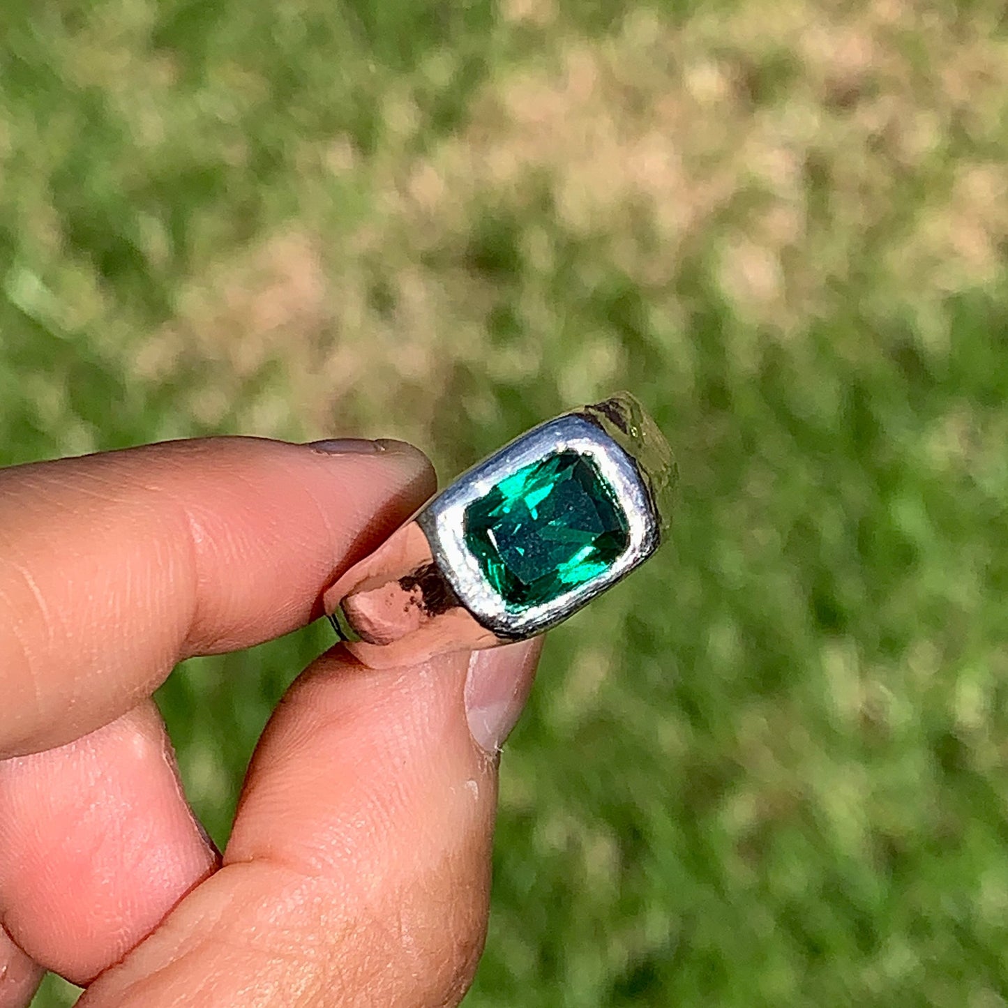 Hijau ring side picture.