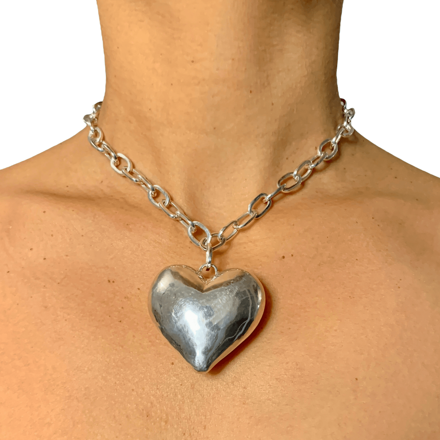 Sweetheart pendant, a big heart-shaped piece in sterling silver. This pendant comes with a large link chain with 42cm.