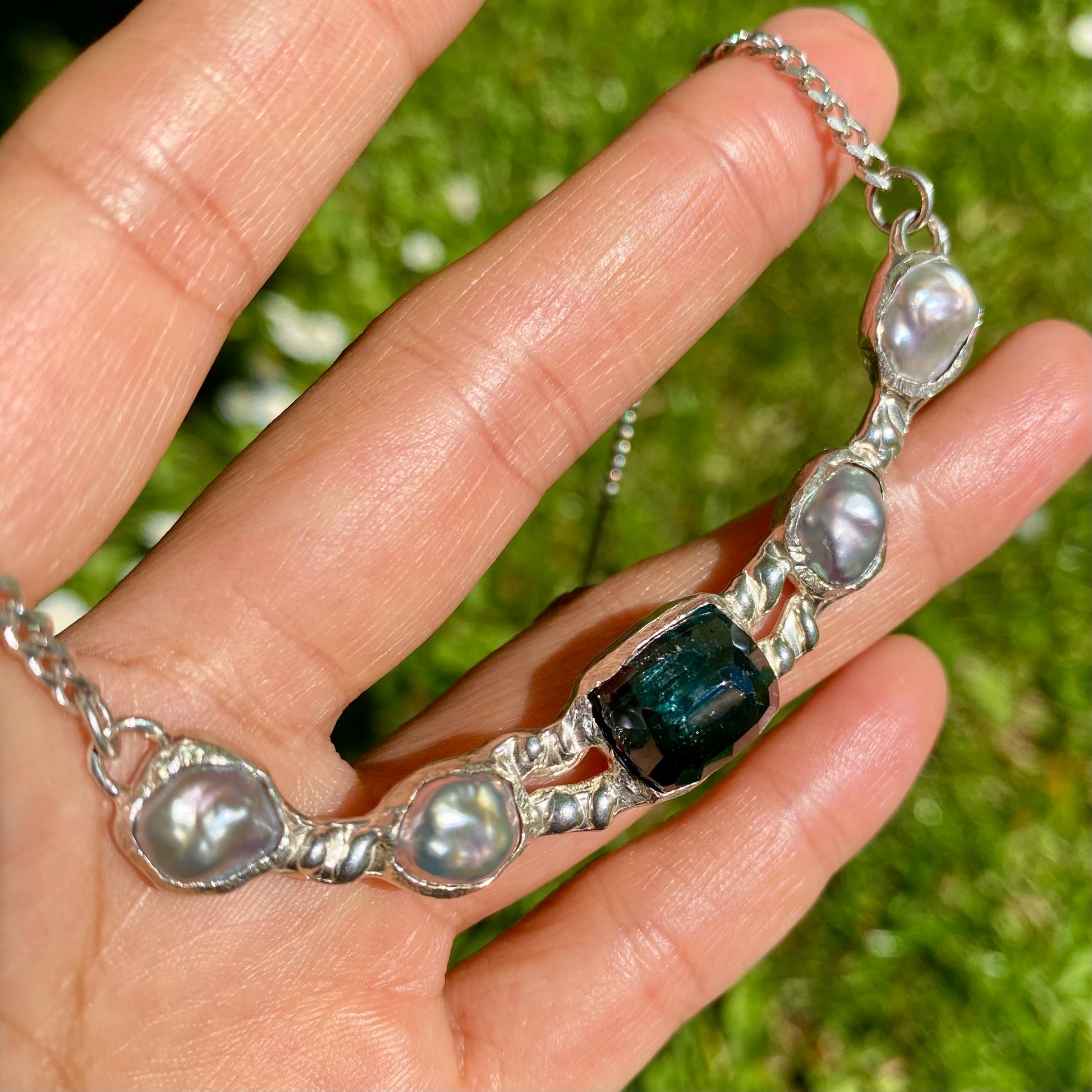 Aglaonema Bar silver pendant with green tourmaline and grey pearls, inspired by Chinese Evergreen – by Lia Makes Jewellery