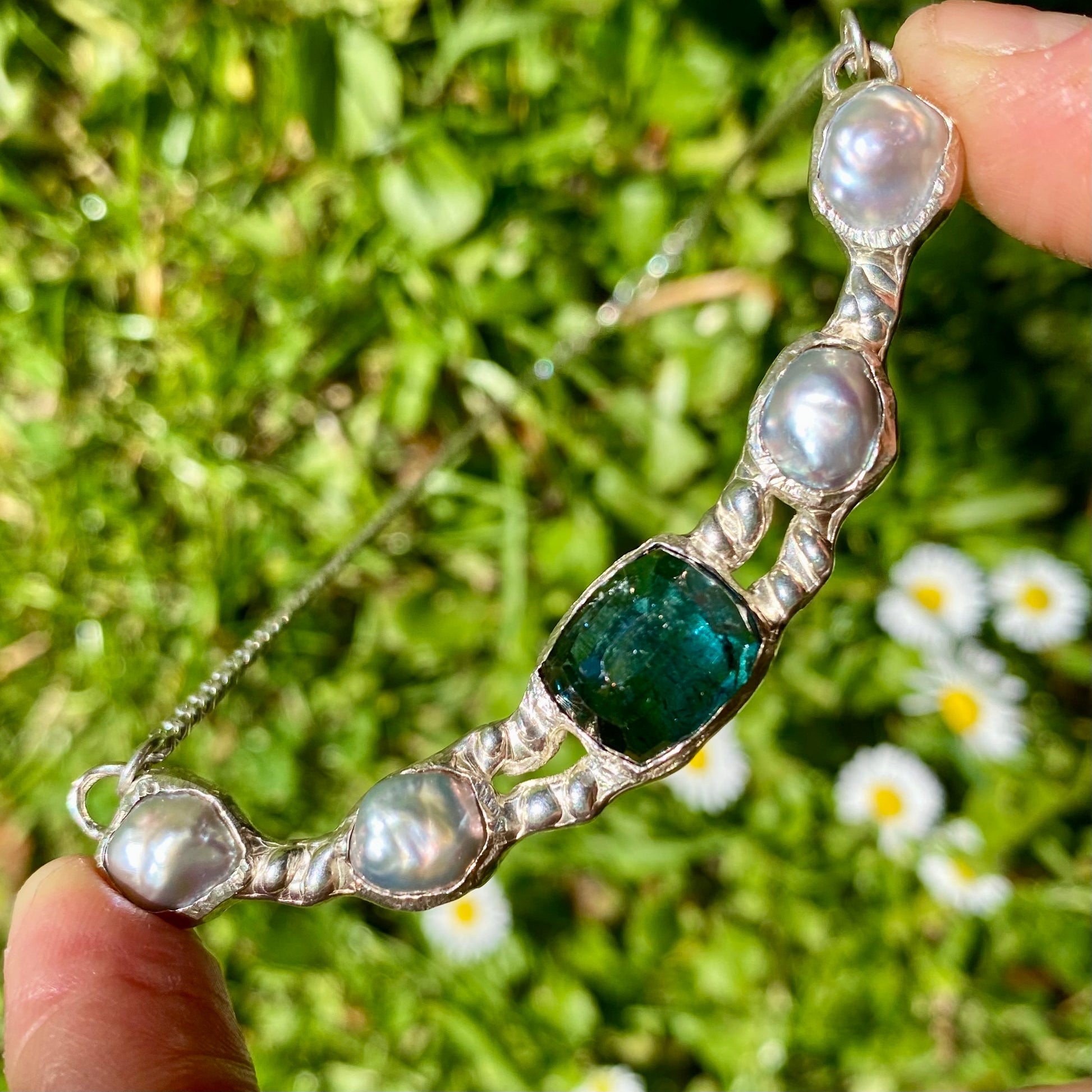 Aglaonema Bar silver pendant with green tourmaline and grey pearls, inspired by Chinese Evergreen – by Lia Makes Jewellery