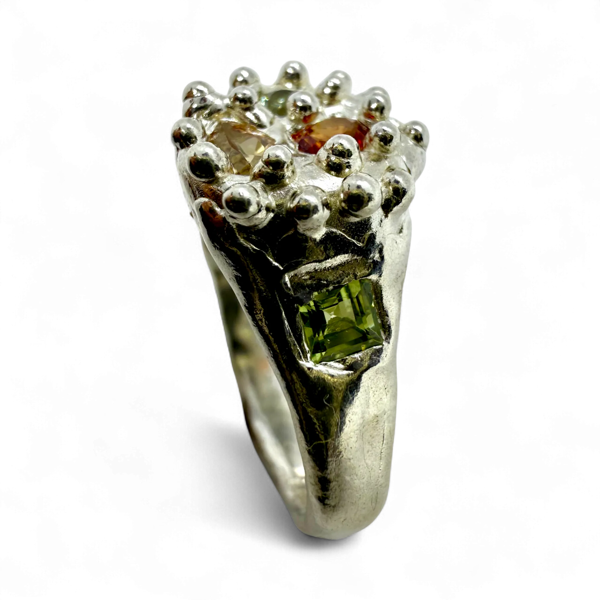 Pijar Ring displayed under natural light — sterling silver and multi-colour sapphire gemstones handmade in Paris.