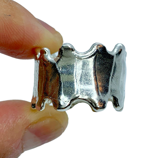 The Big Ombak Band is a chunky silver band with a cool wave pattern on the band, taking its name from the Indonesian word "Ombak" meaning wave. 