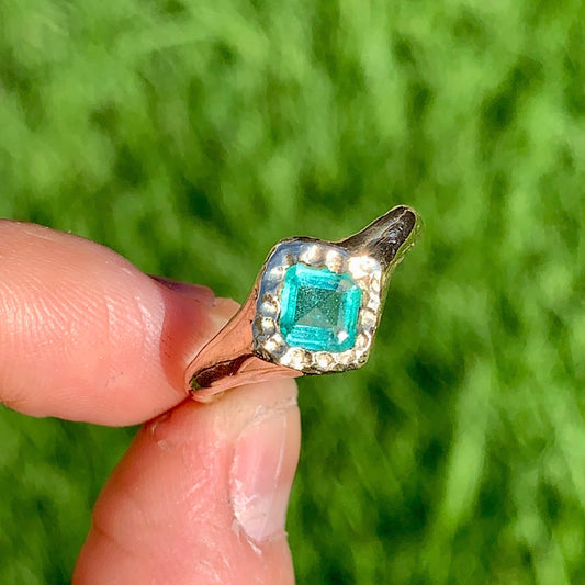Bring a pop of colour to your jewellery collection with the Square Emerald Ring. This handcrafted piece features a stunning natural emerald stone in 9 carat yellow gold. This ring comes in size P or 7 1/2. 