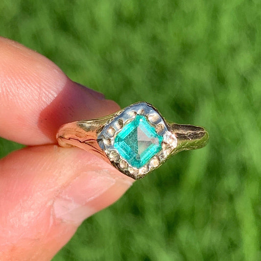 Bring a pop of colour to your jewellery collection with the Square Emerald Ring. This handcrafted piece features a stunning natural emerald stone in 9 carat yellow gold. This ring comes in size P or 7 1/2. 