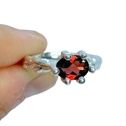 Gelora Ring. Size M 1/2 or 6 1/4. Sterling Silver. Red Garnet Stone. 