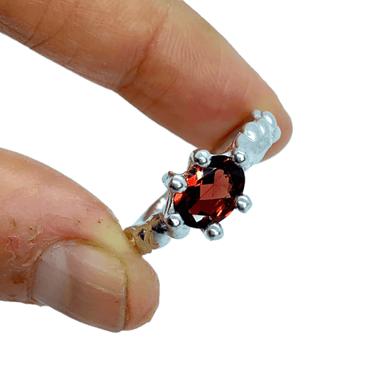 Sterling silver Gelora Ring with red garnet, size M 1/2 (US 6 1/4) with white background. Handmade by Lia in Paris.