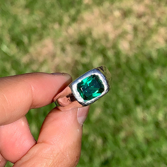 Hijau ring side picture. 