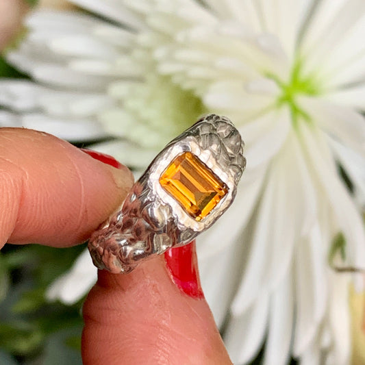 The Kuning Ring, inspired by the Indonesian word "Kuning" meaning yellow, is a chunky and casual sterling silver ring with a wavy band textured, featuring a bold and vibrant yellow citrine stone, adding a touch of colour to the overall look.