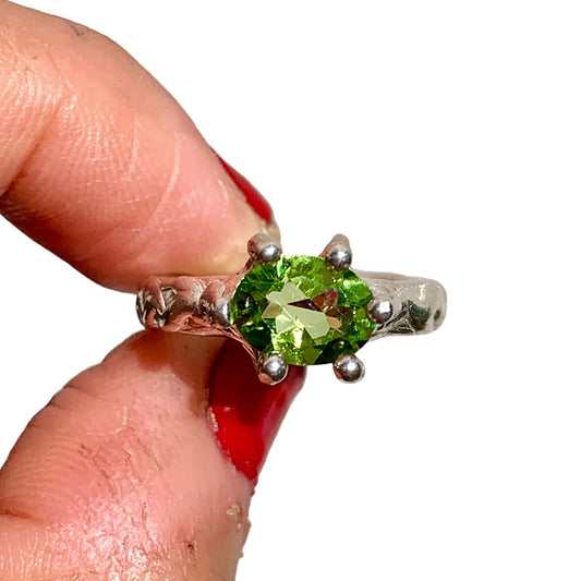 Bring a burst of freshness to your jewellery collection with the Segar Ring. Handmade from sterling silver, this unique piece features a beautiful green peridot stone held securely in place by silver claws to take full advantage of its captivating color. 