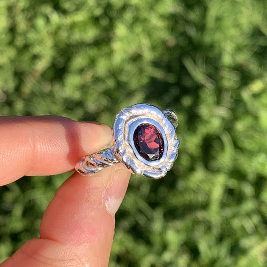 Twirly Ring from side view. It will look cute on your finger